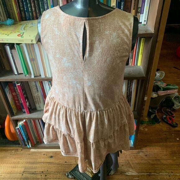 Lularoe tan & white tiered Eliana sleeveless XS babydoll top - Picture 2 of 3